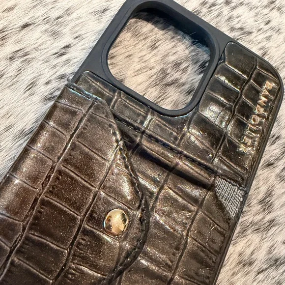 Bandolier iPhone case - Picture 3 of 6